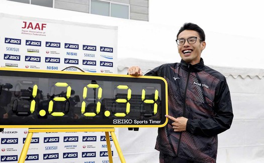 VĐV Nhật Bản lập kỷ lục thế giới về đi bộ, tốc độ nhanh như... chạy