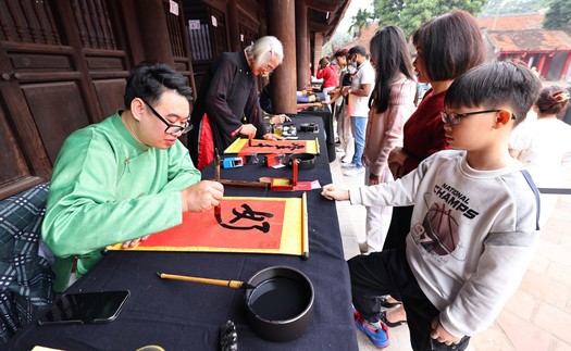 Nét đẹp tục xin chữ, cho chữ đầu Xuân: Lan tỏa tinh thần “Quốc học” trong đời sống hôm nay