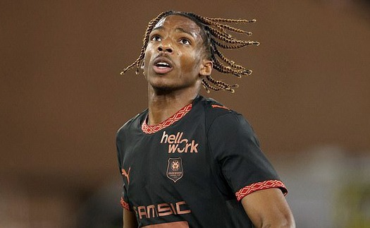 Ngôi sao trị giá 60 triệu bảng Liverpool vừa 'nẫng tay trên' của Chelsea là ai?