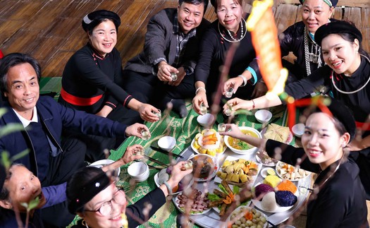 Bên mái nhà sàn, cùng đồng bào Tuyên Quang đón Tết đoàn viên
