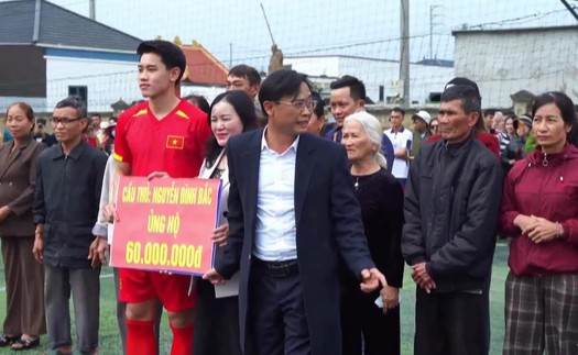 Đình Bắc có hành động đầy ý nghĩa khi về quê ăn Tết muộn