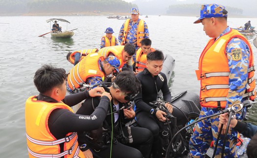 Dồn lực tìm kiếm các nạn nhân mất tích còn lại ở hồ Thác Bà