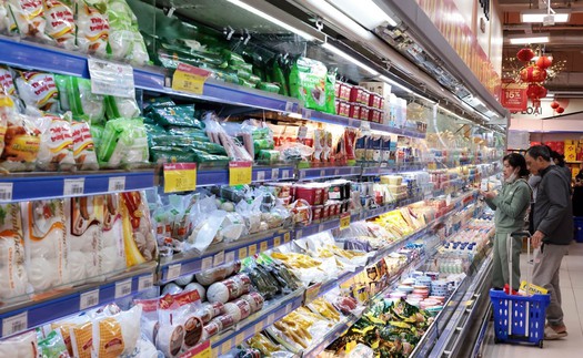 Thị trường mùng 6 Tết: Hàng hoá dồi dào, giá cả ổn định