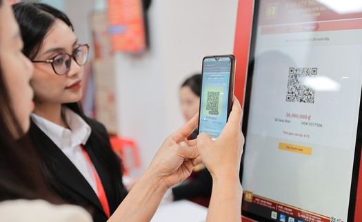 Máy bán vàng tự động - điểm nhấn mới trong ngày vía Thần Tài