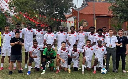 Tranh cãi quanh việc đội bóng thuê nguyên "dàn Tây” đá giải hội làng