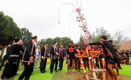 Phó Thủ tướng Mai Văn Chính dự sự kiện “Sắc Xuân trên mọi miền Tổ quốc”