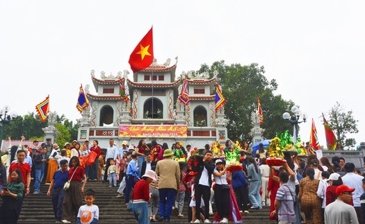 Tưng bừng Khai hội Đền Bà Chúa Kho