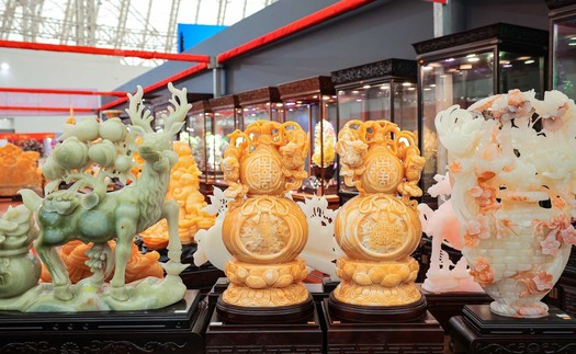 Sôi động không gian đá quý tại Hội chợ Mùa Xuân 2026