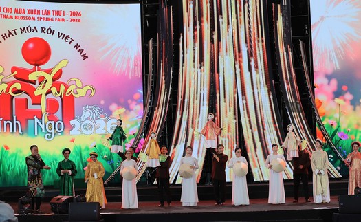 Áo dài Huế - Lan tỏa hồn Cố đô giữa Hội chợ Mùa Xuân