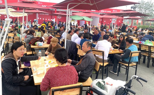 Một vòng với 'phố ẩm thực' tại Hội chợ Mùa Xuân