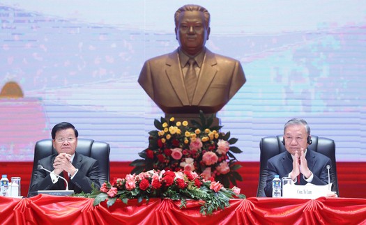 Tổng Bí thư Tô Lâm và Tổng Bí thư, Chủ tịch nước Lào chủ trì Hội nghị thông báo kết quả Đại hội XIV của Đảng Cộng sản Việt Nam