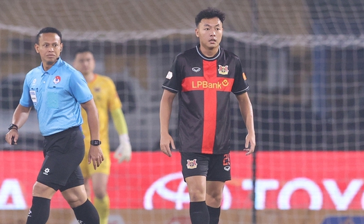 Cầu thủ U23 Việt Nam quá tải khi về V-League: Tận thu nghĩa là 'tự sát'