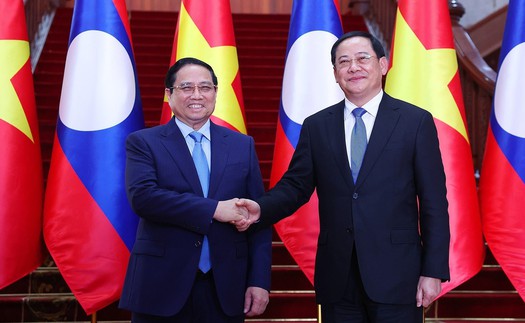 Thủ tướng Phạm Minh Chính gặp Thủ tướng Lào Sonexay Siphandone