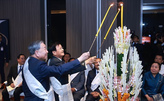 Tổng Bí thư Tô Lâm dự Lễ buộc chỉ cổ tay truyền thống của Lào