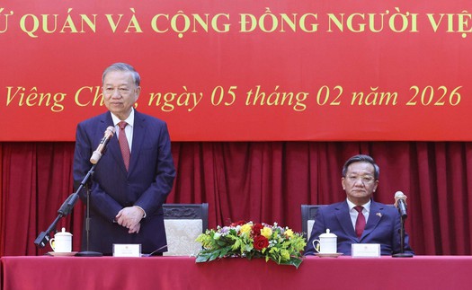 Tổng Bí thư Tô Lâm gặp gỡ cán bộ Đại sứ quán, cộng đồng người Việt Nam tại Lào