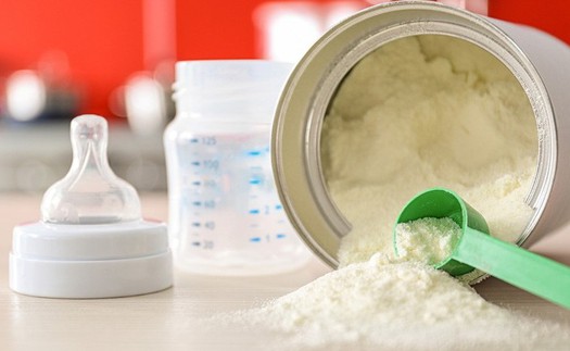 Anh: Điều tra các trường hợp trẻ em mắc bệnh liên quan sữa công thức bị thu hồi