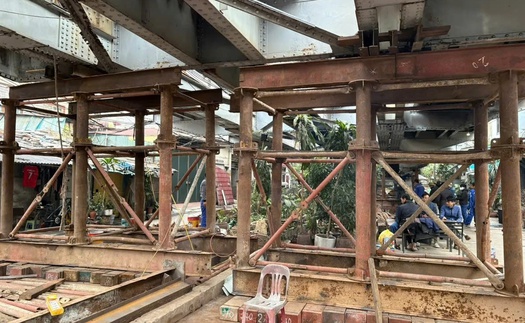  Tạm dừng tàu qua Long Biên do sự cố kết cấu