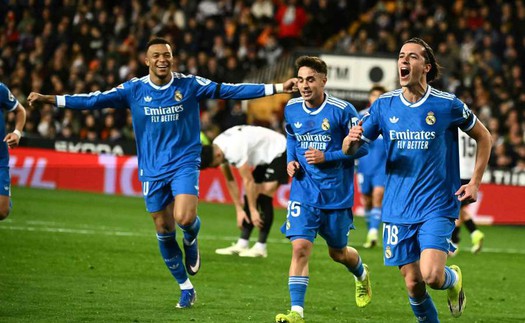 Hậu vệ 22 tuổi ghi bàn với pha solo ấn tượng, Real Madrid phả hơi nóng vào Barcelona