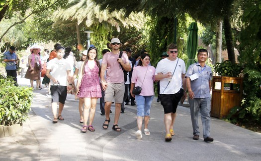 Du lịch Việt Nam: "Tăng tốc" & "bứt phá"