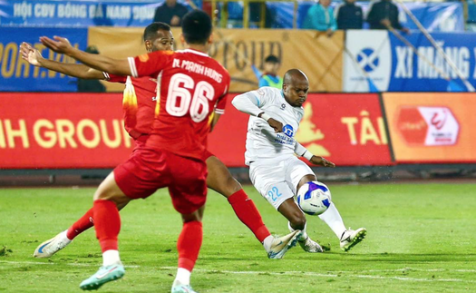 Đương kim vô địch V-League lạc lối trong cuộc đua trụ hạng