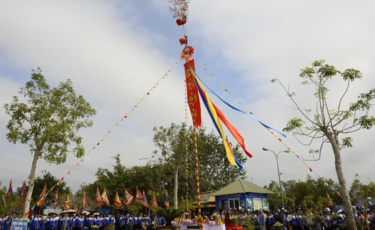 Lễ Thượng nêu, thả cá Tết Nguyên đán theo phong tục cung đình tại Thành nhà Hồ