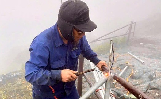 Quảng Ninh: Kịp thời gia cố lan can các khu vực nguy hiểm trên chùa Đồng - Yên Tử