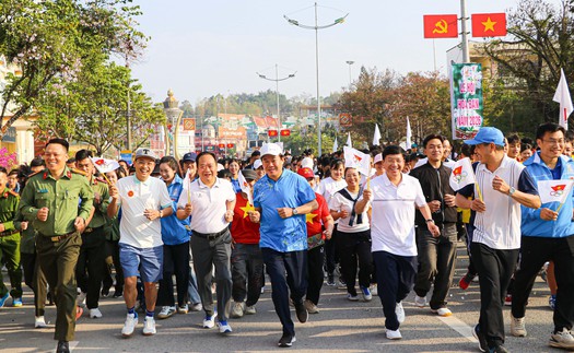 Từ đường chạy Điện Biên đến tầm vóc Việt Nam