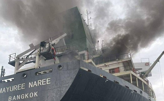 Xung đột tại Trung Đông: Ít nhất 3 tàu thương mại bị tấn công ở eo biển Hormuz