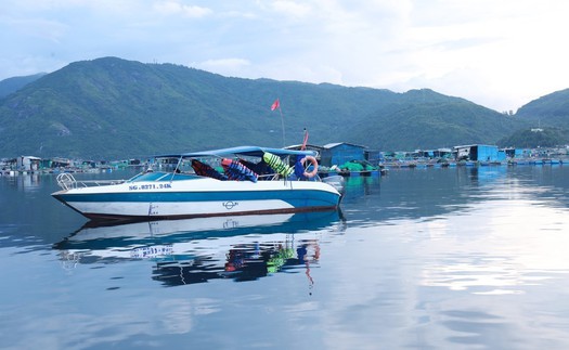 Di dời bè nổi ra khỏi khu vực Di tích quốc gia đặc biệt Tàu không số Vũng Rô