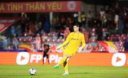 Văn Lâm đối đầu Nguyễn Filip, V-League kịch tính