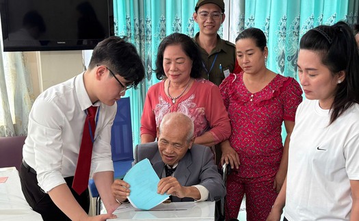 TP. Hồ Chí Minh: Thùng phiếu lưu động đến với những cử tri đặc biệt