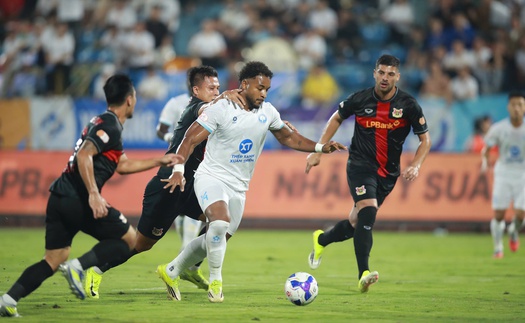 Xuân Son, Hoàng Đức khiến HLV Kim Sang Sik thở phào