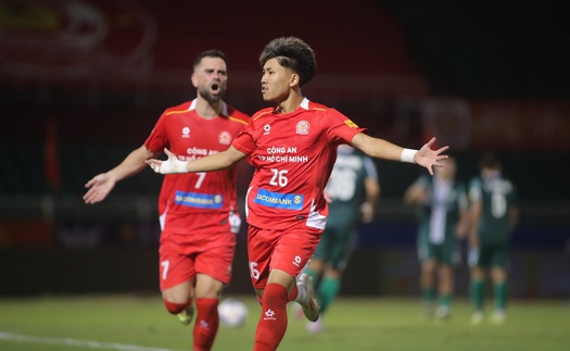 Bí mật đằng sau việc Tiến Linh nhường penalty cho cầu thủ Việt kiều