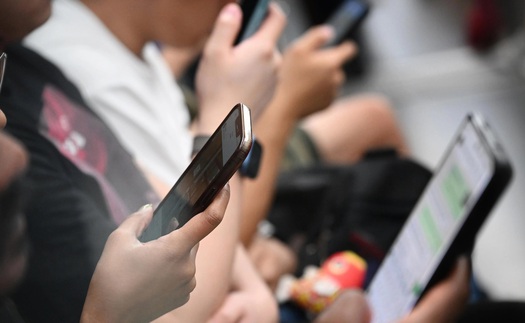 Ngày Quốc tế Hạnh phúc 2026: Mạng xã hội ảnh hưởng tiêu cực đến mức độ hài lòng về cuộc sống