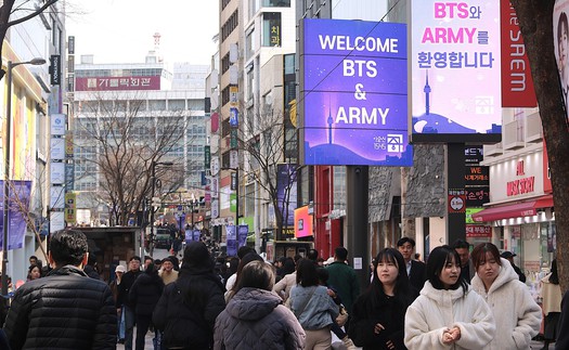 Sắc tím bao phủ trung tâm thủ đô Seoul trước buổi công diễn của BTS