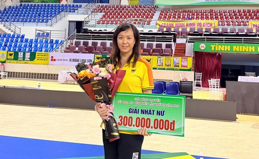 Cựu chuyền 2 của ĐT Việt Nam tái xuất sau 8 năm, giành ngay chức vô địch ở tuổi 32