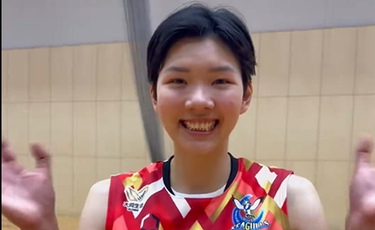 Tin nóng thể thao tối 24/3: Phụ công bóng chuyền Việt Nam nhận vinh dự mới nhất ở Nhật Bản