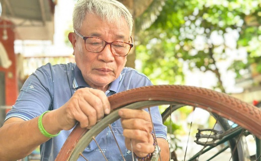 Người "tái sinh" những vòng quay cổ tích