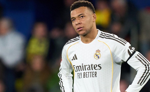Real Madrid bị cáo buộc khám nhầm... chân cho Mbappe