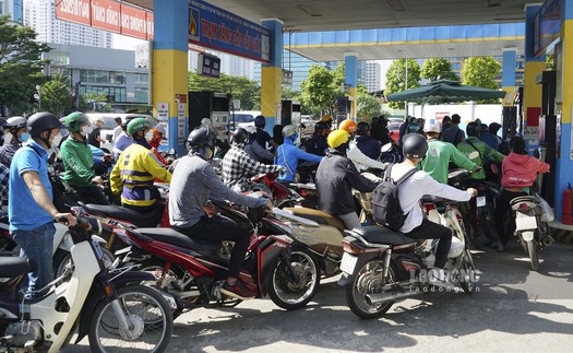 Biến động giá xăng dầu, người dân tìm cách tiết kiệm chi phí