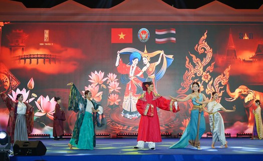 Trải nghiệm không khí lễ hội Songkran và ẩm thực xứ Chùa Vàng tại Hà Nội