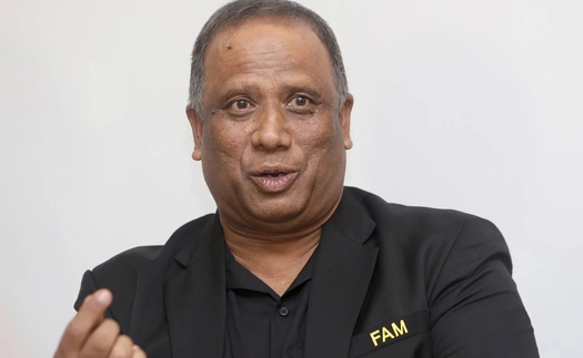 Bóng đá Malaysia 'thoát nạn'