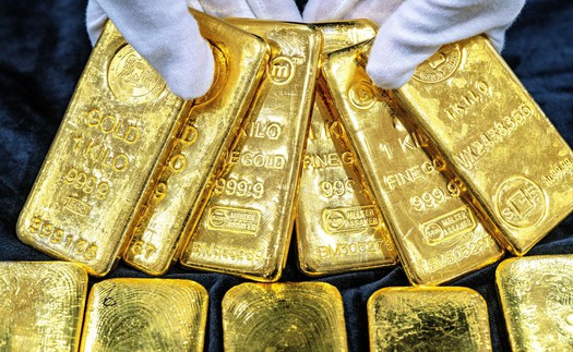 Giá vàng trượt sâu về ngưỡng 4.300 USD/ounce