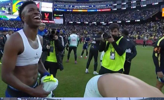 Vinicius nói điều bất ngờ về tuyển Brazil, bị CĐV nhà chỉ trích sau trận thua Pháp