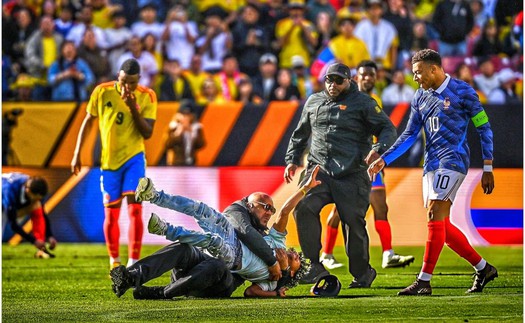 Mbappe có hành động đáng ngưỡng mộ sau khi tiến sát kỷ lục của Giroud