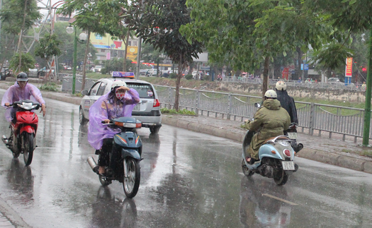 Dự báo thời tiết ngày 1/4: Bắc Bộ cảnh báo mưa dông, Nam Bộ nắng nóng gia tăng