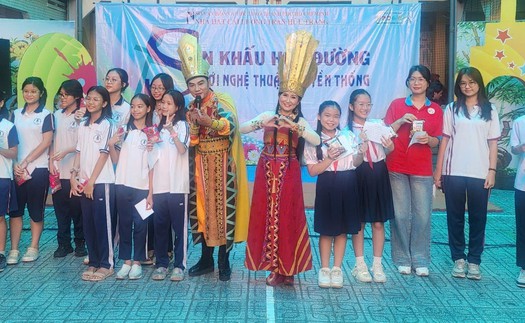 Sân khấu truyền thống giữa lòng đô thị: Làn gió mới đến từ những "mầm xanh"