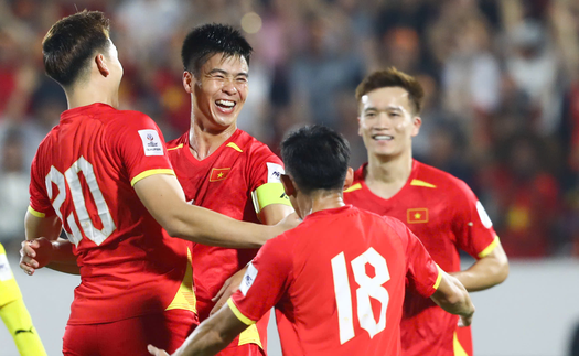 Duy Mạnh đánh đầu dũng mãnh, mở tỷ số sớm cho đội tuyển Việt Nam