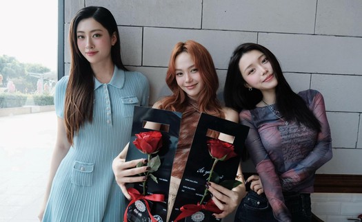 Lý do Minh Hằng tặng hoa hồng cho hội chị em ngày 8/3