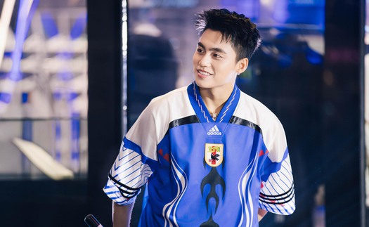 Ca sĩ MONO thu hút sự chú ý của khán giả GenZ tại Hà Nội